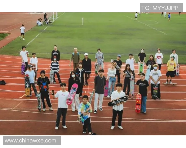 重庆滑板队战术分析：包夹策略的成功与不足之处探讨