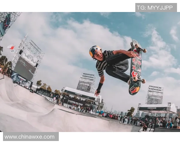 西安滑板队在世界攀岩锦标赛中以56分稳居积分榜首位