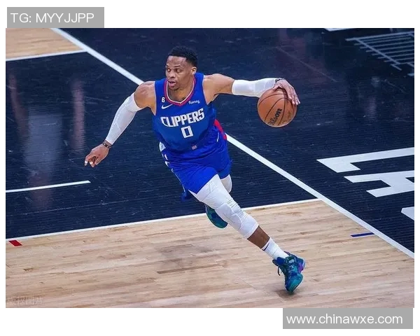 拉塞尔威斯布鲁克的篮球传奇与职业生涯的精彩瞬间回顾