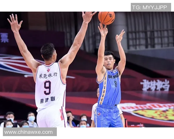 方硕在篮球赛场的崛起与挑战解析：从新星到领军人物的成长之路