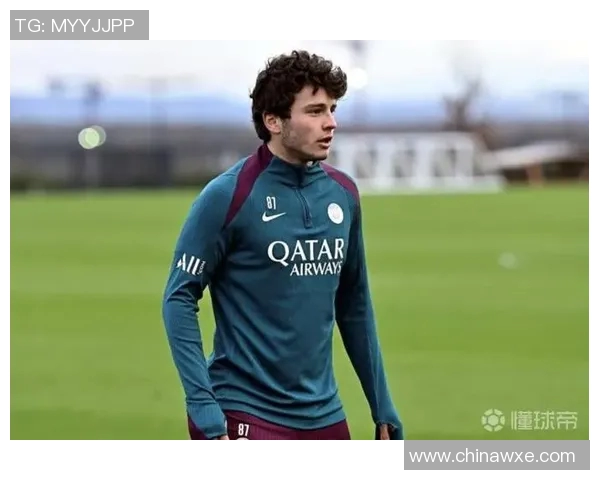 若昂内维斯的足球之路与未来展望：从新星到顶级中场的成长历程