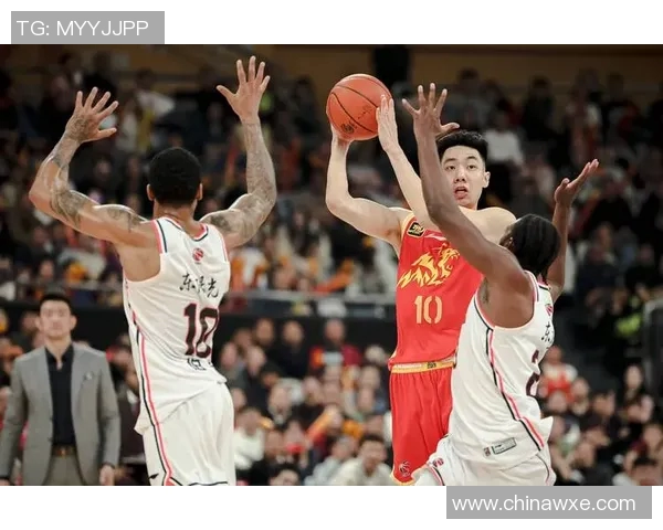 第24轮激战深圳队迎战广厦队争夺季后赛关键胜利 第24轮激战深圳队迎战广厦队争夺季后赛关键胜利