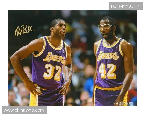2003年湖人与魔术的经典对决回顾及赛季精彩瞬间分析 2003年湖人与魔术的经典对决回顾及赛季精彩瞬间分析