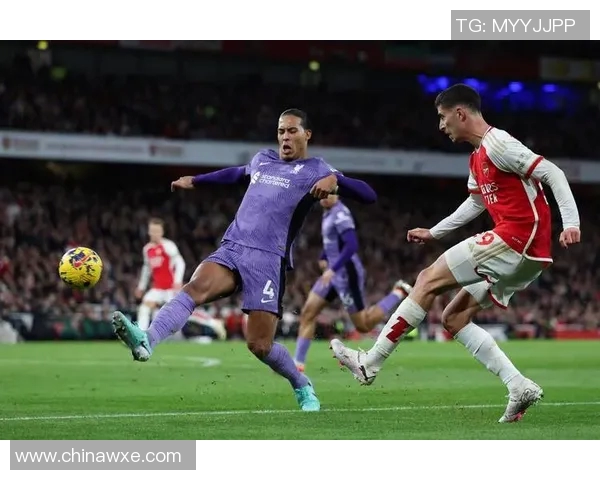 今晚曼城与阿仙奴激战正酣谁能在英超巅峰对决中笑到最后