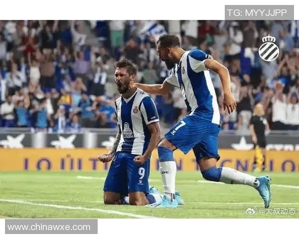 加维领衔新一代足球明星崛起，助力球队争夺荣耀与梦想