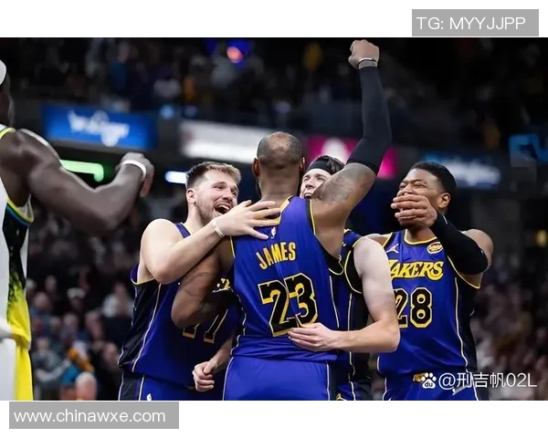 湖人勇士对决将于19日上演球迷期待精彩比赛与激烈对抗 湖人勇士对决将于19日上演球迷期待精彩比赛与激烈对抗